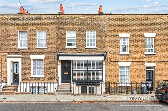 2 Bedroom Flat For Sale In Walcot Square, London, SE11