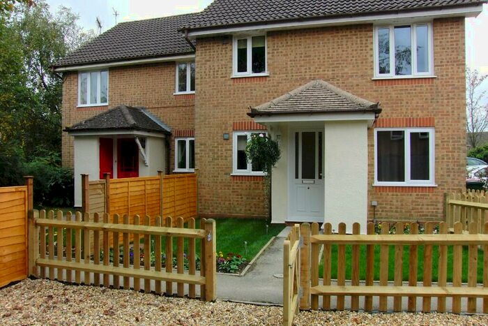 1 Bedroom Ground Maisonette To Rent In Elliot Close, Crawley, West Sussex, RH10