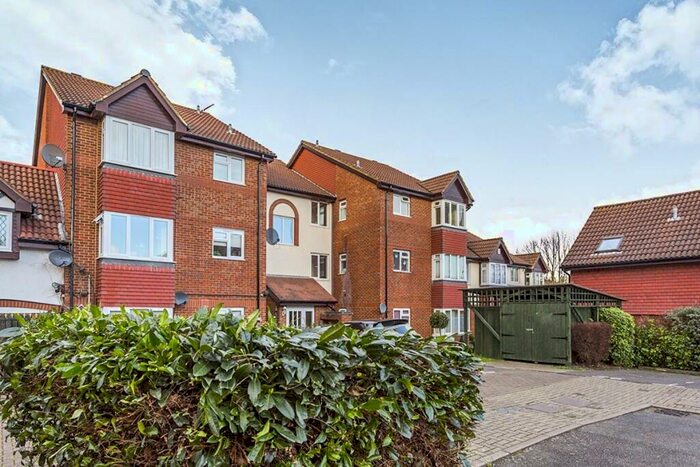 Flat To Rent In Sterling Gardens, New Cross, London, SE14