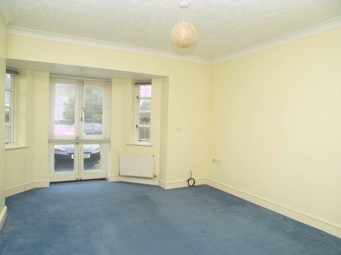 1 Bedroom Flat To Rent In Chessington Road, Ewell Village, KT17