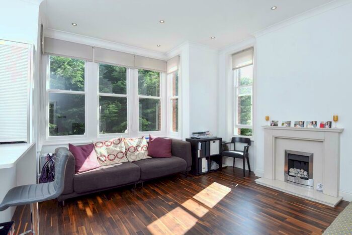 2 Bedroom Apartment To Rent In Archway Road, Highgate, N6