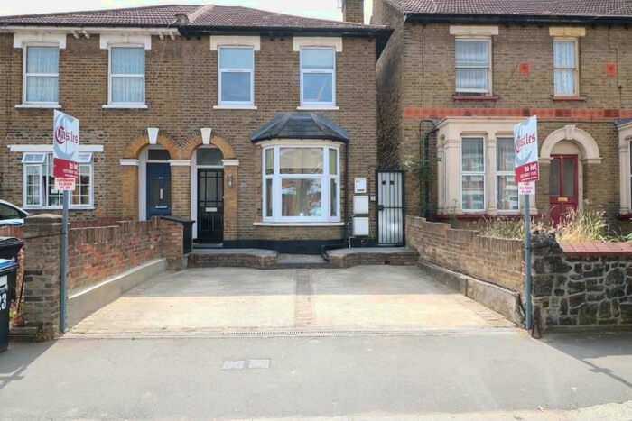 2 Bedroom Flat To Rent In Totteridge Road, Enfield, EN3