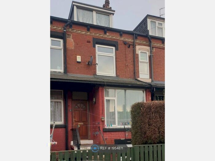 2 Bedroom Terraced House To Rent In Cross Flatts Parade, Leeds, LS11
