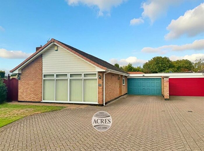 3 Bedroom Detached Bungalow For Sale In Highcroft Drive, Four Oaks, Sutton Coldfield, B74