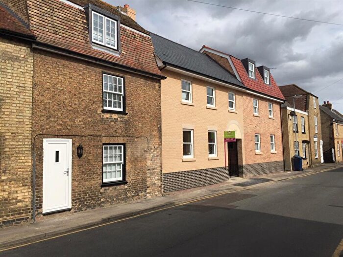 2 Bedroom Terraced House To Rent In West Street, St Ives, PE27