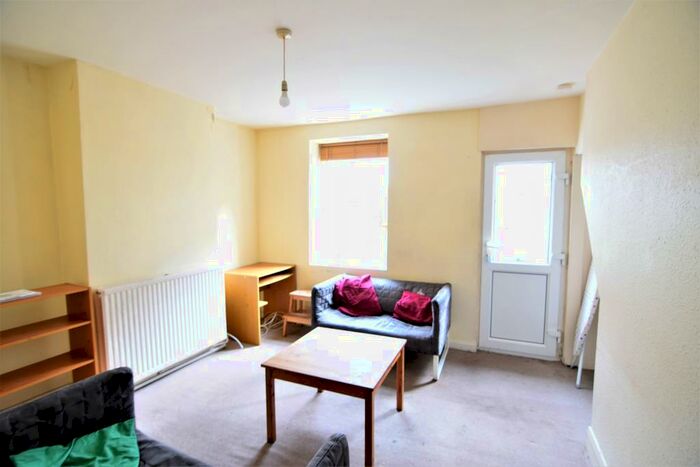 4 Bedroom End Of Terrace House To Rent In Staplefield Drive, BN2