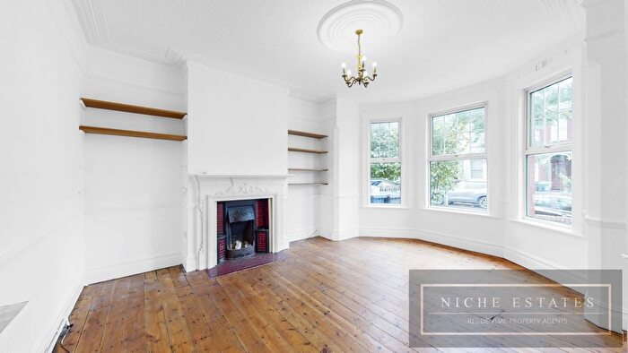 5 Bedroom Semi-Detached House To Rent In Station Road, London, N3