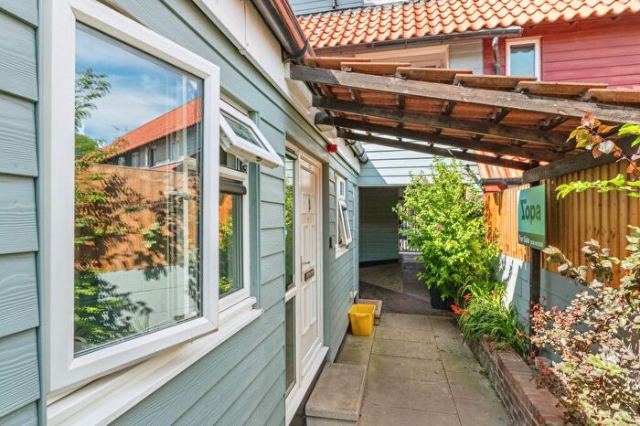 3 Bedroom Town House For Sale In Littlebury Green, Basildon, SS13