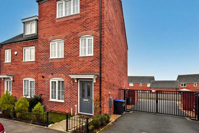 4 Bedroom Semi-Detached House For Sale In Mayfly Road, Pineham Village, Northampton, NN4