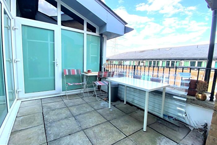 2 Bedroom Apartment To Rent In Grainstore, Canning Town, E16