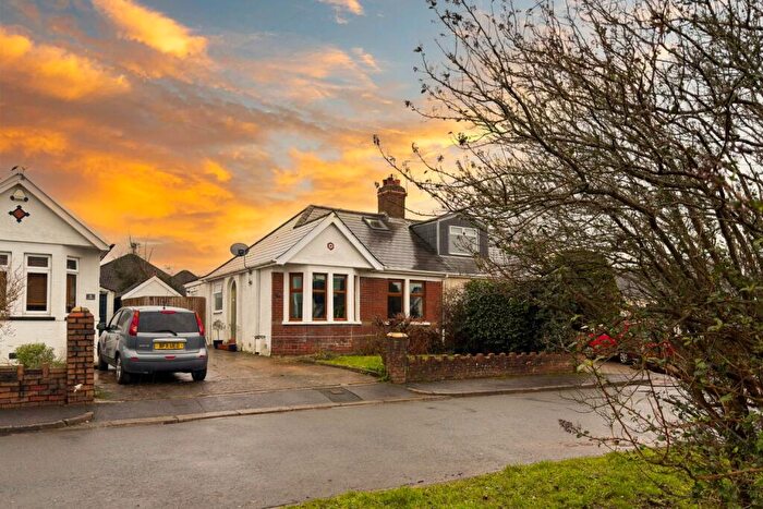 4 Bedroom Semi-Detached Bungalow For Sale In Lydford Close, Rhiwbina, CF14