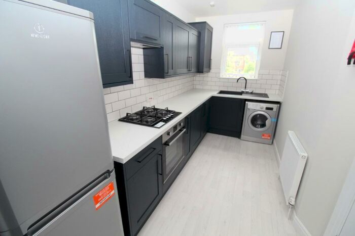 1 Bedroom Flat To Rent In Henry Road, West Bridgford, NG2