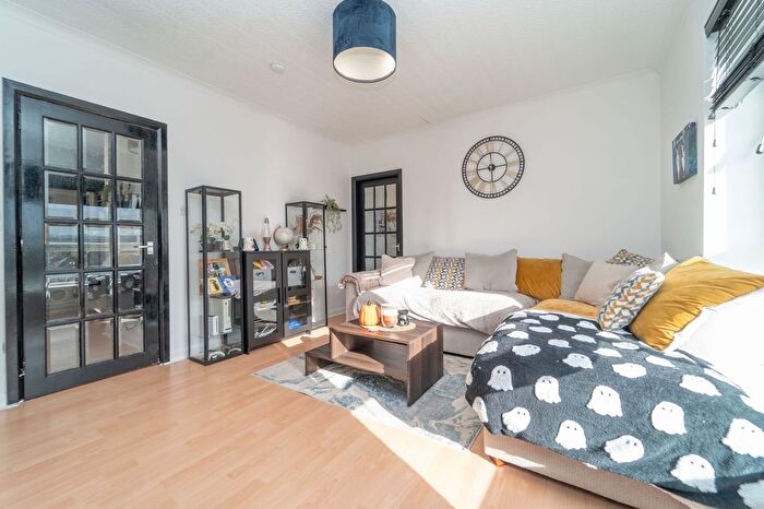 2 Bedroom Flat For Sale In Redhouse Court, Blackburn, EH47