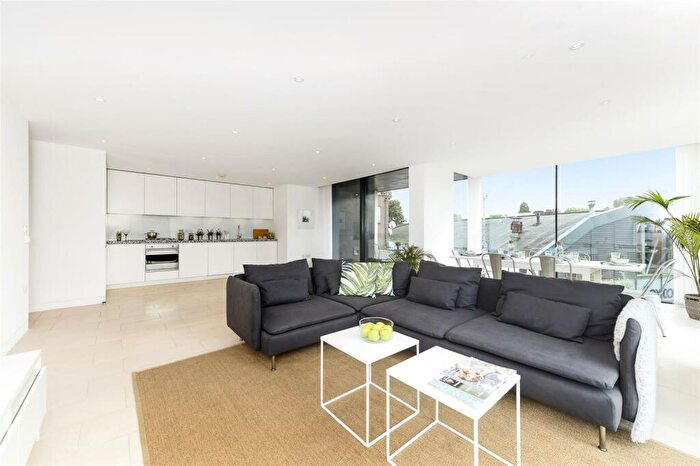 3 Bedroom Flat To Rent In Latitude House, Oval Road, London, NW1