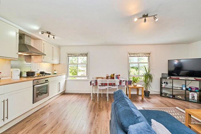1 Bedroom Flat For Sale In Ewell Road, Surbiton, KT6