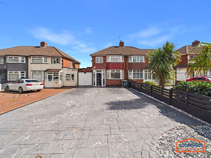 3 Bedroom Semi-Detached House For Sale In Whitehorse Road, Walsall, WS8