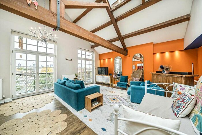 3 Bedroom Flat To Rent In Tottenham Road, De Beauvoir, N1