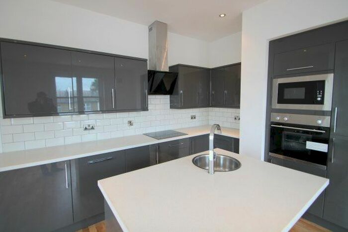 3 Bedroom Flat To Rent In Hastings Road, Bromley, BR2