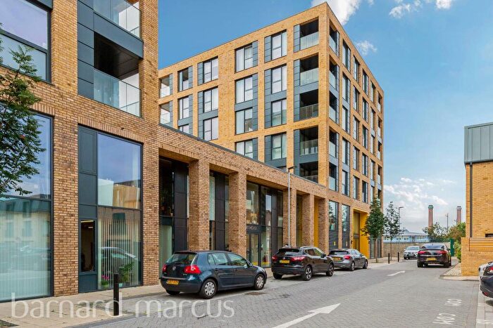 3 Bedroom Apartment To Rent In Watteau Square, Croydon, CR0