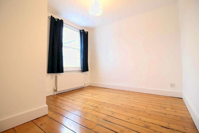 2 Bedroom Cottage To Rent In Orchard Road, Brentford, TW8
