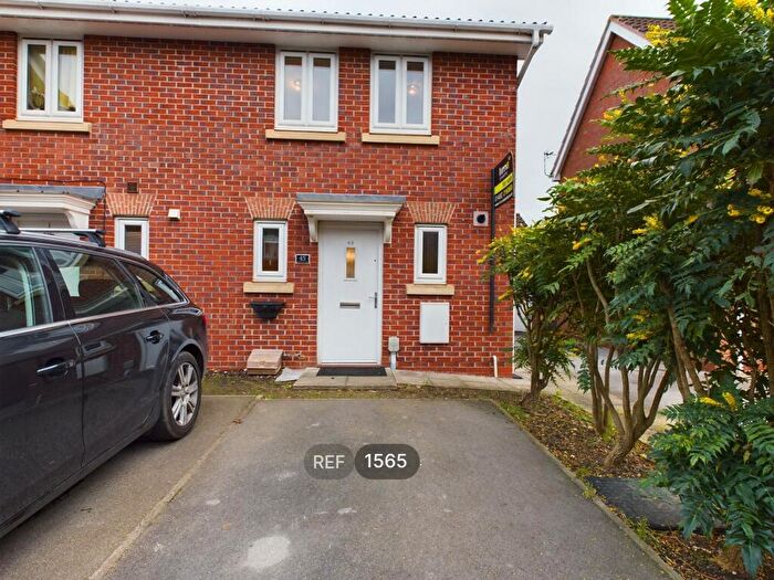 3 Bedroom End Of Terrace House To Rent In Woodheys Park, Kingswood, HU7