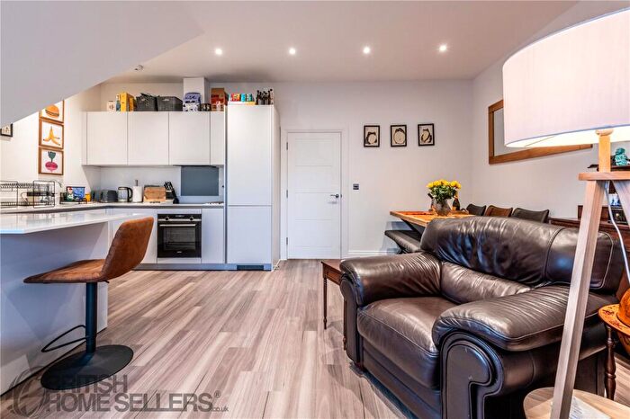 2 Bedroom Apartment For Sale In Yorke Road, Reigate, Surrey, RH2