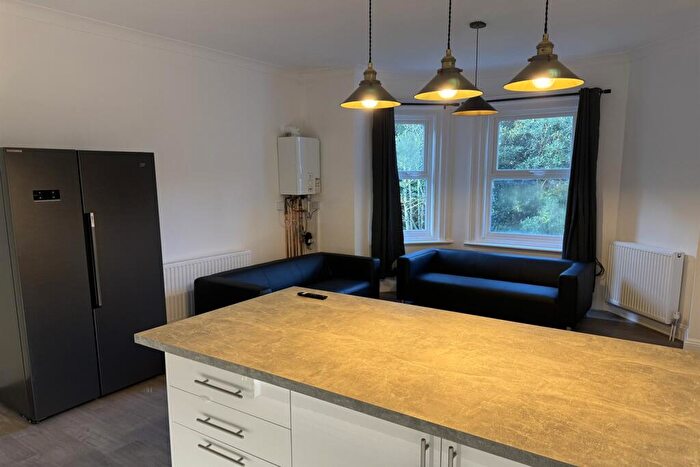 5 Bedroom Flat To Rent In Bedroom First Floor Flat In Meyrick Park, BH3