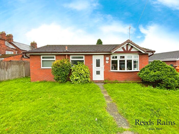 2 Bedroom Bungalow For Sale In Willow Court, Middlewich, Cheshire, CW10