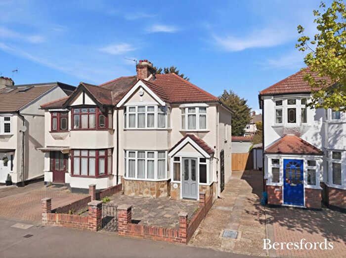 3 Bedroom Semi Detached House For Sale In Carlton Road, Gidea Park, RM2