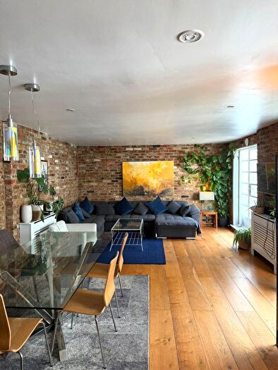 2 Bedroom Flat To Rent In Fullwood Mews, Old Street, N1