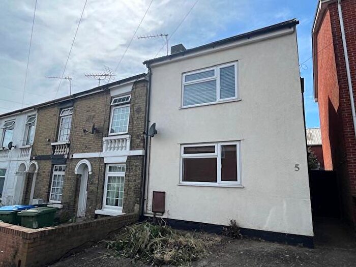 2 Bedroom House To Rent In Cliff Road, Southampton, SO15