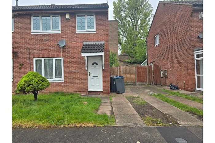 3 Bedroom Semi-Detached House To Rent In Shooters Close, Birmingham, B5