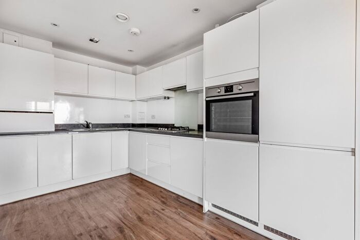 2 Bedroom Flat For Sale In Ewell Road, Surbiton, KT6