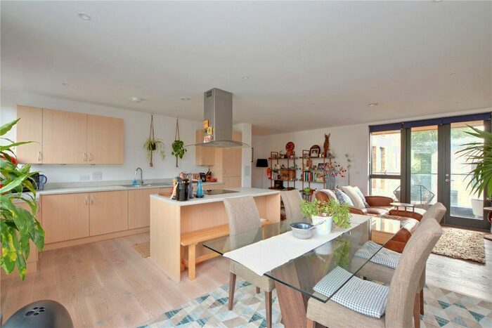 2 Bedroom Flat To Rent In Shamrock House, Bardsley Lane, London, SE10