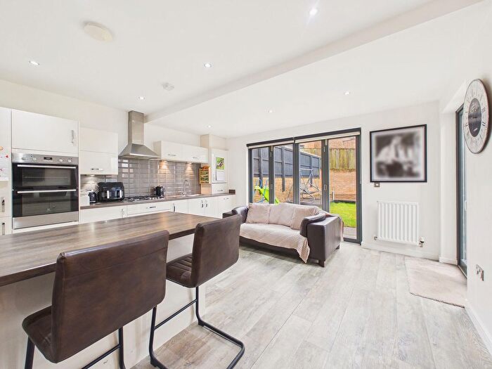 3 Bedroom Semi Detached House For Sale In Willow Rise, Birtley, DH3