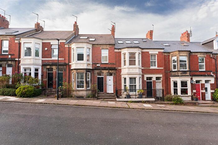 4 Bedroom Flat For Sale In Wolseley Gardens, Jesmond, Newcastle Upon Tyne, NE2