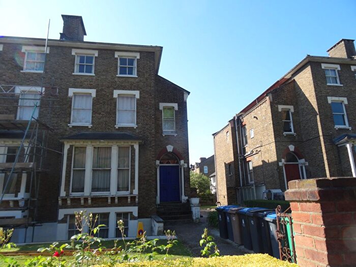 1 Bedroom Flat To Rent In Christ Church Road, Berrylands, Surbiton, KT5