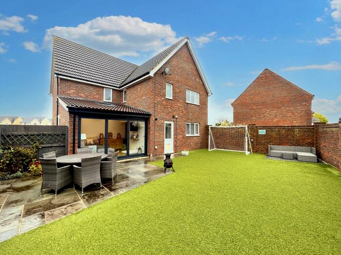 4 Bedroom Detached House For Sale In Thyme Road, Melksham, SN12