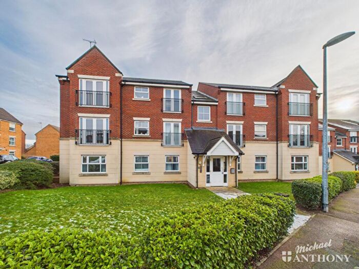 2 Bedroom Flat For Sale In Sandpiper Way, Leighton Buzzard, Bedfordshire, LU7