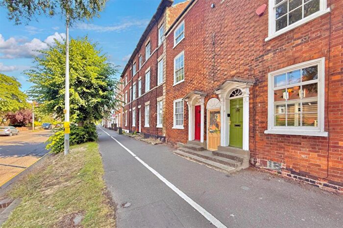 4 Bedroom Terraced House To Rent In North Parade, Grantham, NG31