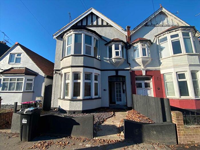 1 Bedroom Apartment To Rent In Westcliff On Sea, SS0