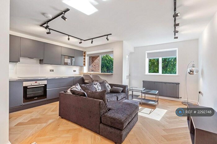 1 Bedroom Flat To Rent In Highview, Surbiton, KT6