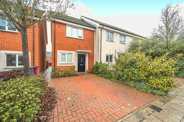 2 Bedroom End Of Terrace House To Rent In Longships Way, Reading, RG2