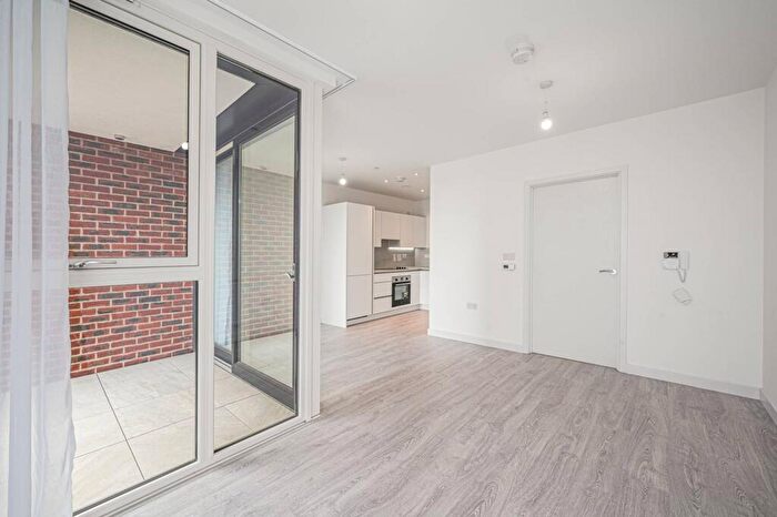 1 Bedroom Flat To Rent In Hendon Waterside, Hendon, London, NW9