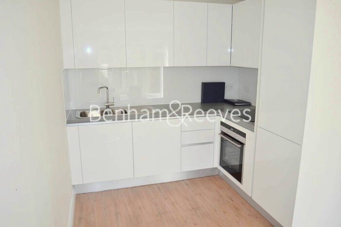 1 Bedroom Flat To Rent In Havilland Mews, Shepherds Bush, W12