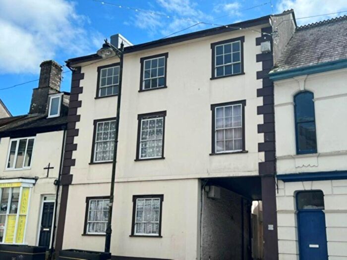 2 Bedroom Flat To Rent In Fore Street, Callington, PL17