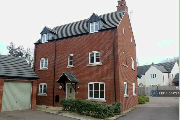 4 Bedroom Semi-Detached House To Rent In Bradestones Way, Eastington, GL10