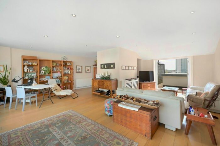 4 Bedroom Flat To Rent In Earl`S Court Square, London, SW5