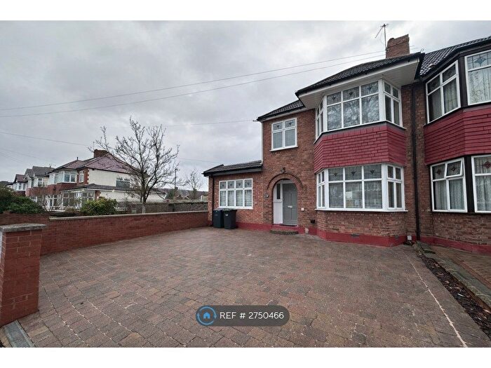 5 Bedroom Semi Detached House To Rent In The Fairway, London, N13