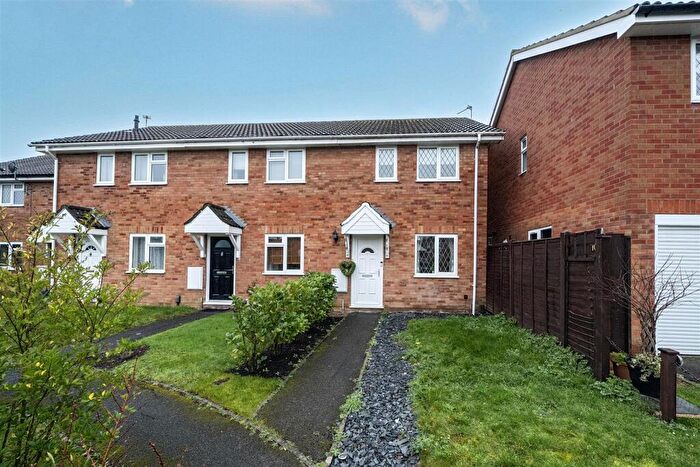 2 Bedroom End Of Terrace House For Sale In Silbury Close, Reading, Berskhire, RG31